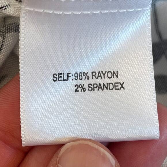 Jane & Delancey Birds on a Wire Long Sleeve Roll Tab Button Down Tunic, 1X - Picture 7 of 10